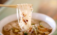Тайский суп с рисовой лапшой Куай Тьео 