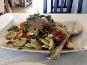 taiskij-salat-iz-steika (1)