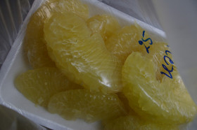 kak-edyat-pomelo